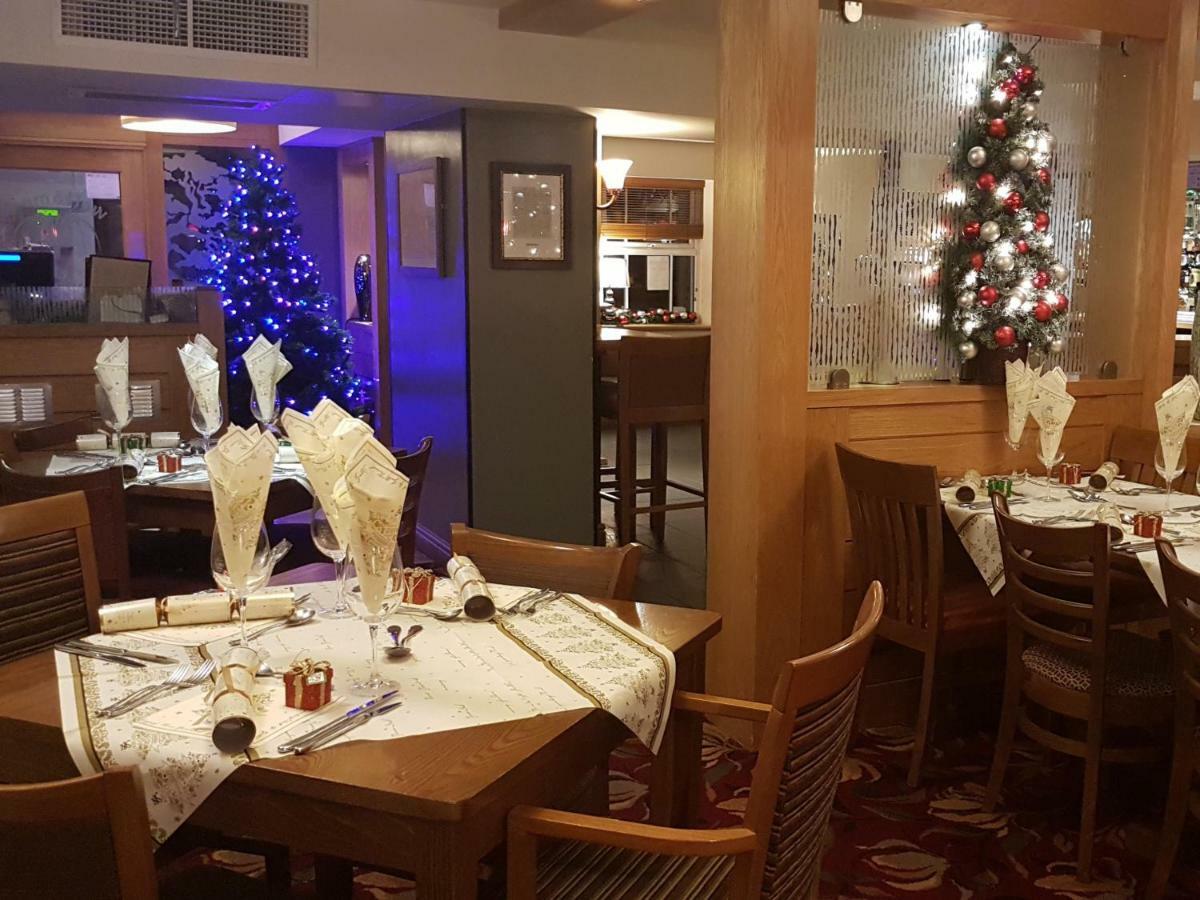 The Fountain Inn Hendy Εξωτερικό φωτογραφία